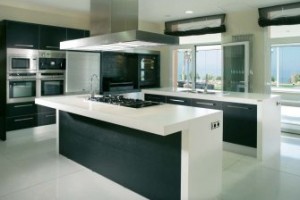Reformes de cuines  amb taulell realitzat amb Silestone